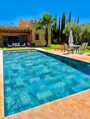 Villa priv��e avec piscine pour familles à Marrakech, Lalla Takerkousst